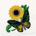 Бабочка на подсолнухе Дизайн машинной вышивки - 3 размера