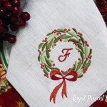 Венок с ягодами и бантом для праздника - 2 размера