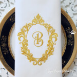 Золотая вензельная рамка - 4 размера