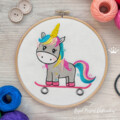 Единорог на скейтборде Дизайн машинной вышивки - 2 размера