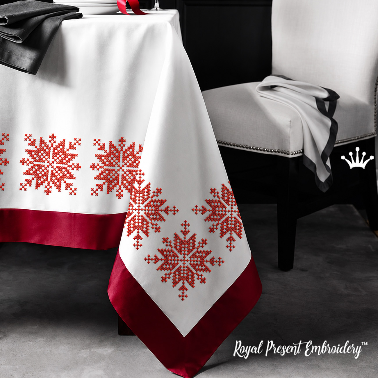 Red Norwegian crystal snowflake machine embroidery design for a biscornu