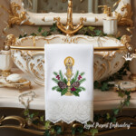 Праздничная свеча с еловыми лапами и шишками - 4 размера