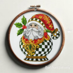 Праздничный Санта с золотым орнаментом - 3 размера